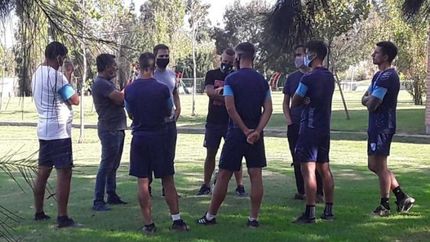 La dirigencia respaldó al cuerpo técnico de Temperley. La dirigencia respaldó al cuerpo técnico de Temperley.