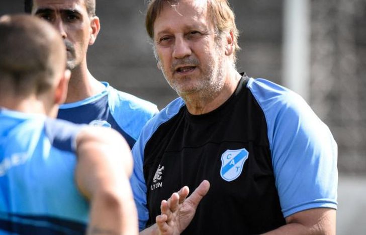 Perazzo sufrió una baja en su cuerpo técnico.