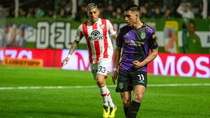 Ignacio Rodríguez domina la pelota.