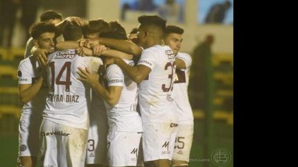 Lanús se quiere abrazar al triunfo en Tucumán.