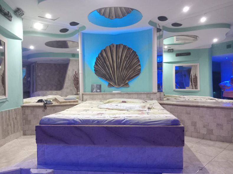 Una de las habitaciones de Sicret, uno de los hoteles alojamiento más importantes de Lomas de Zamora.