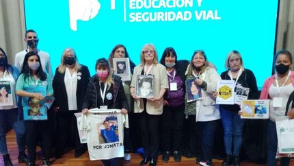 Los familiares de las víctimas al frente de la campaña para concientizar.