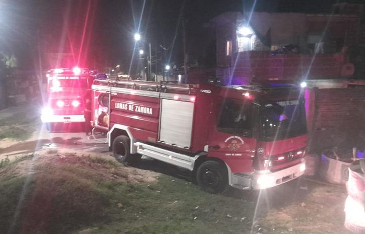 Intervinieron dos dotaciones de los Bomberos de Lomas.