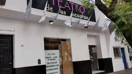 La fachada ya luce renovada, a la espera de la jornada del 27 de mayo.