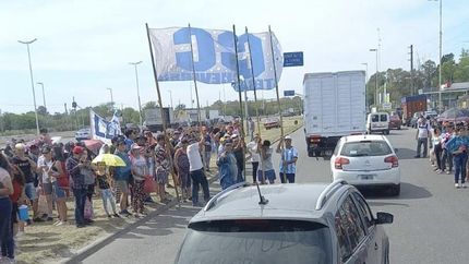 colectivos de lomas con recorrido limitado por una protesta en carrefour