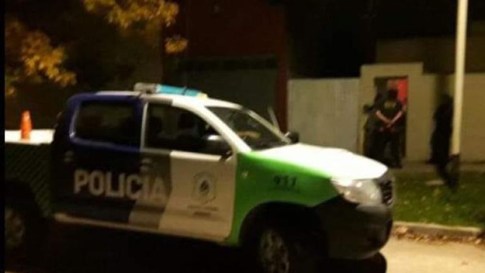 El agente se quebró cuando fue a hacer la denuncia, junto a los papás de la joven.