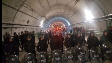 dia de furia en el subte: represion, detenidos y paro en todas las lineas