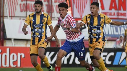 Gabriel Moreno encabeza un ataque de Los Andes. Gabriel Moreno encabeza un ataque de Los Andes.