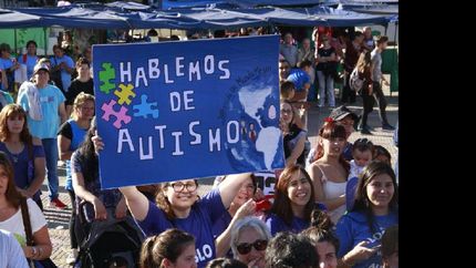 lomas: la grigera se tino de azul para concientizar sobre el autismo lomas: la grigera se tino de azul para concientizar sobre el autismo