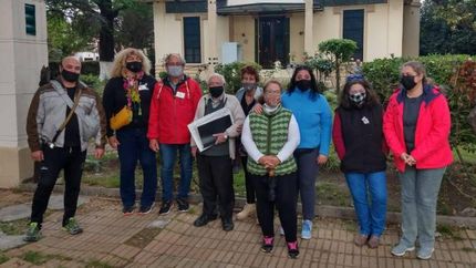 En una de las tantas visitas por los barrios lomenses.