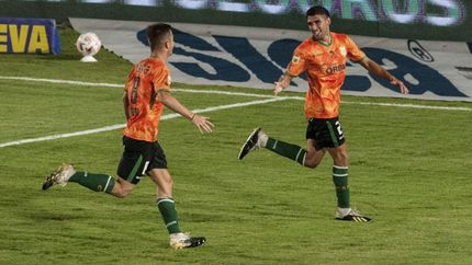 Álvarez festeja su gol en Santiago, el segundo suyo en el torneo.