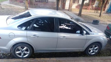 El auto robado es un Ford Focus.