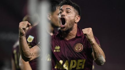 Lautaro Acosta abrió el triunfo de Lanús ante Tigre por la Copa de la Liga. Lautaro Acosta abrió el triunfo de Lanús ante Tigre por la Copa de la Liga.