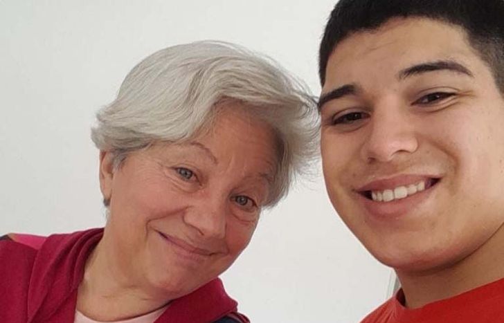 Thiago Medina con la mamá de Daniela Celis.&nbsp;