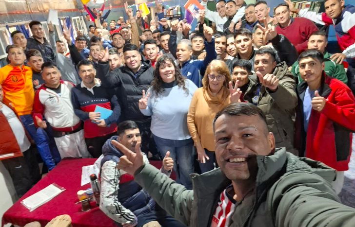 En un contexto de encierro en Lomas, ellos leen y escriben. Presentaron su primer libro.