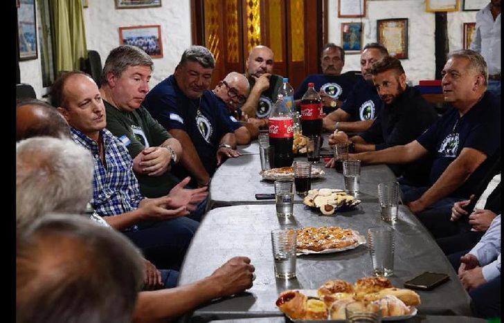 acompañar a los héroes lomenses es la insignia del evento.