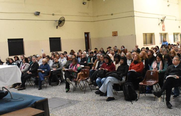 La presentación se hizo en el Instituto Sagrada Familia de Banfield.
