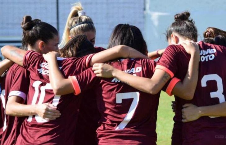 El fútbol femenino ha crecido en los últimos años.