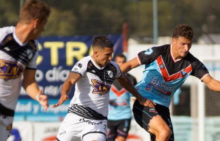 Bruera encabeza un ataque del Tricolor.