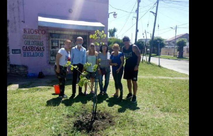 los vecinos orgullosos de colaborar con la mejoría del bario.