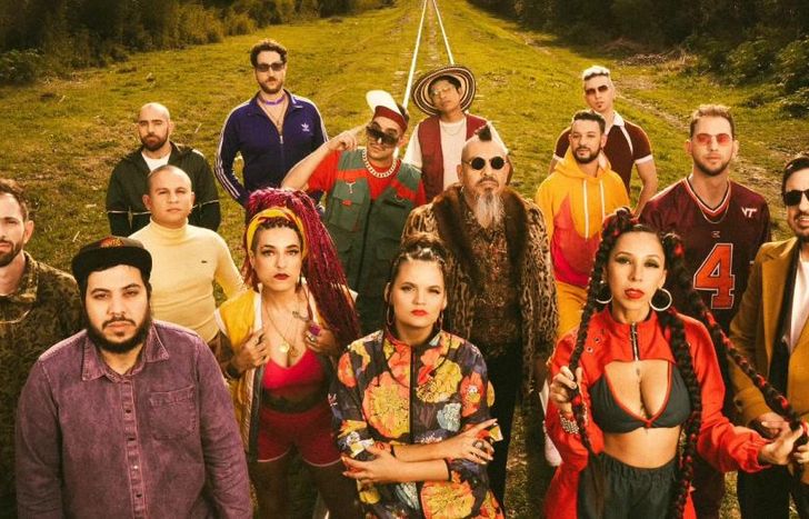 La Delio Valdez, numerosa formación.