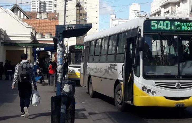 Los boletos de colectivos y trenes en el AMBA aumentan un 40% desde hoy.