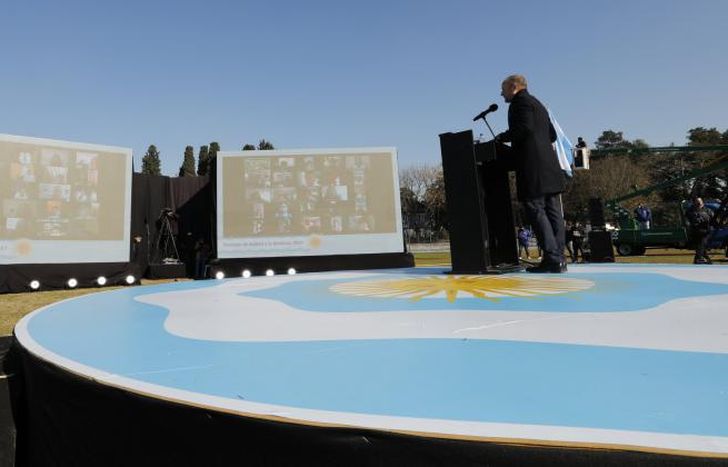 Estudiantes de Lomas juraron lealtad a la bandera.