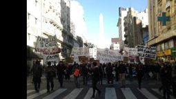 En el último semestre, hubo 212 mil despedidos y crecen las protestas