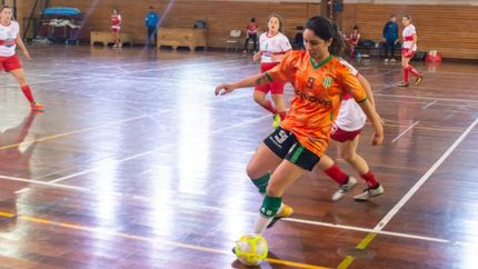 Orellana jugó la mayor parte de su carrera con hombres.