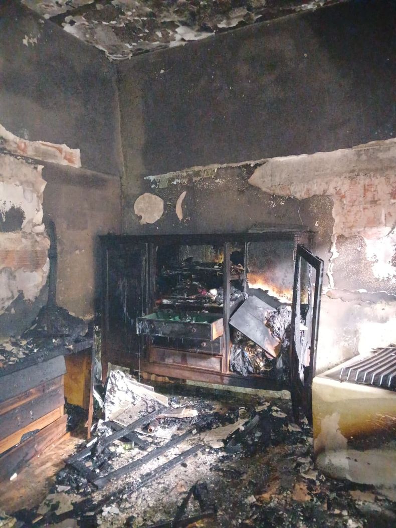 As&iacute; qued&oacute; la casa tras el incendio.