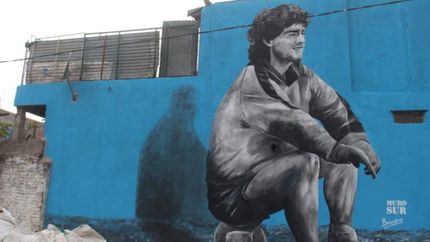 El Diego no podía faltar en las calles de Fiorito.