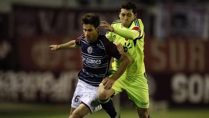 Lucas Melano le marcó dos goles.