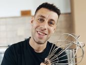 Matías cautiva a los vecinos de Lomas de Zamora con sus recetas artesanales en Instagram. Matías cautiva a los vecinos de Lomas de Zamora con sus recetas artesanales en Instagram.