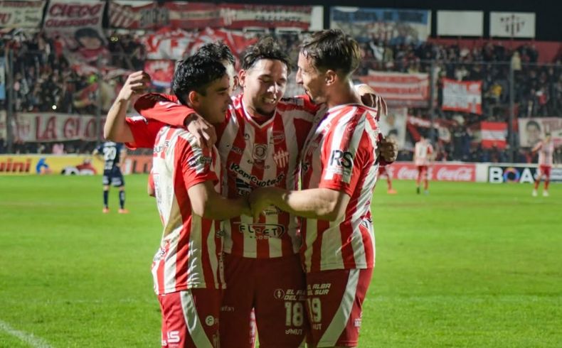 Talleres de Escalada se hizo fuerte de local y llegó a la cima de la Primera B.