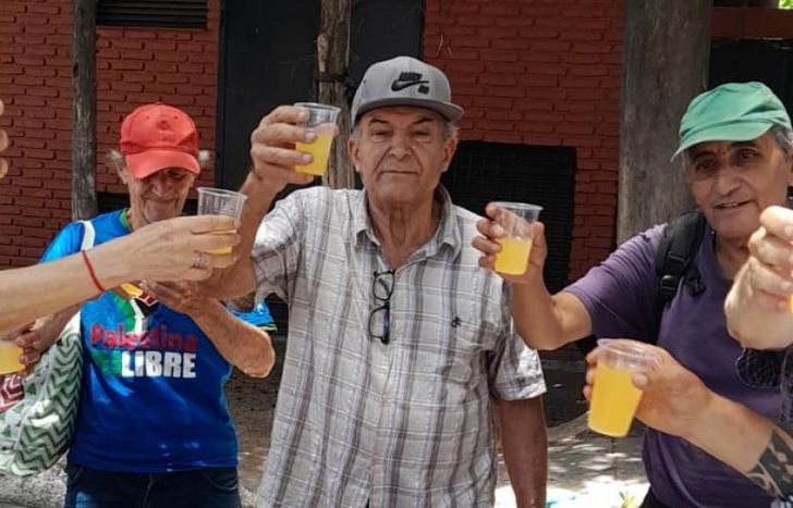 Un brindis por un mejor año.