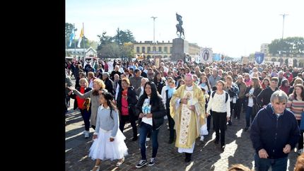El Obispo de la ciudad, monseñor Jorge Lugones, presidió la misa central.