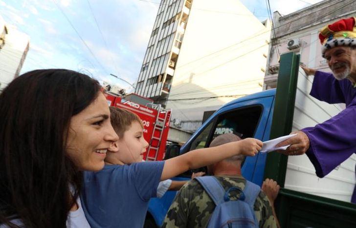 Los chicos llevarán cartitas con sus deseos para los Reyes.