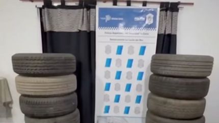 Ruedas incautadas a los delincuentes.