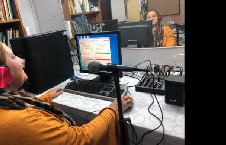 Carla Salerno ambientó su casa en un estudio de radio.