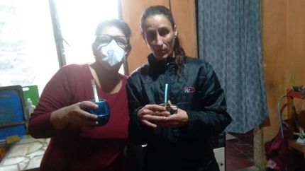 Silvia y Jesica unidas para conseguir las donaciones. Silvia y Jesica unidas para conseguir las donaciones.