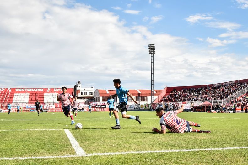 Temperley se quedó con el clásico ante Los Andes en el Gallardón. Temperley se quedó con el clásico ante Los Andes en el Gallardón.