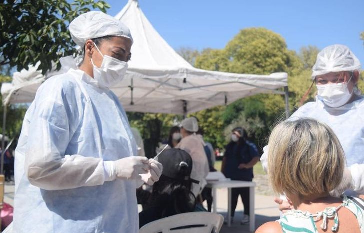 Hubo hisopados en distintas plazas de Lomas.