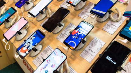 Disposición de Javier Milei para la importación de celulares.