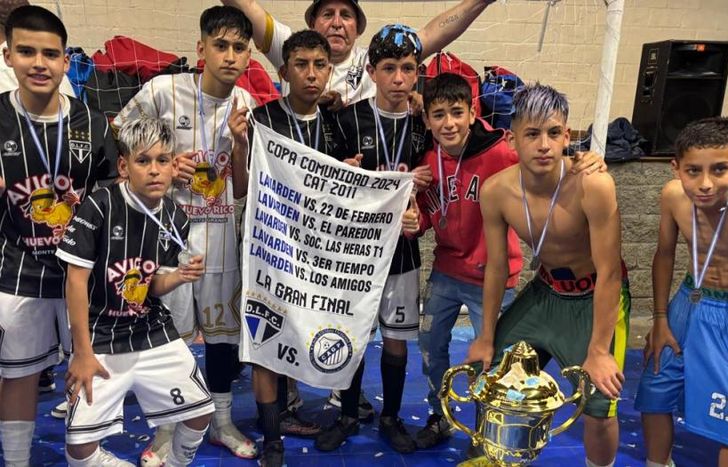 El club Lavardén celebró la obtención de la Copa Comunidad de Lomas.