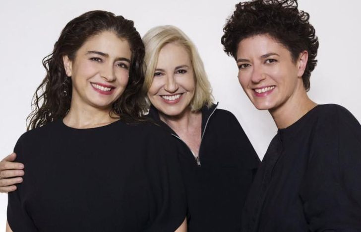 Las protagonistas y la directora.