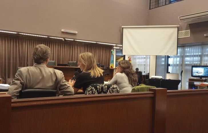 En el medio, la fiscal Marisa Monti.