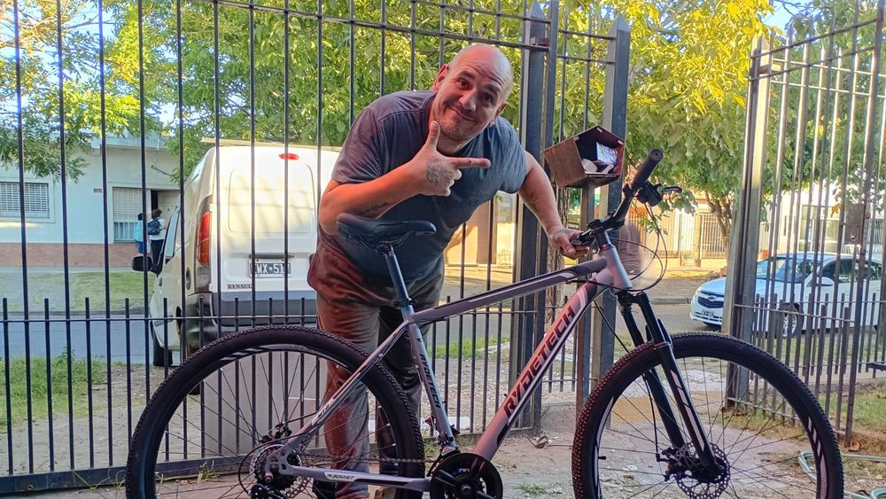 Leonardo ya está listo para emprender el viaje y llevar, desde Lomas de Zamora, alegría y solidaridad a todo el país.