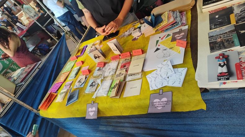 La intención es que cada participante pueda experimentar con el formato y crear su propia publicación.