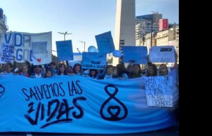 se manifestaron a favor de la decisión del profesional de la salud.