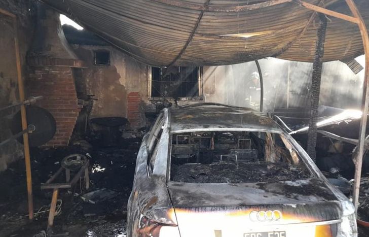 El taller funcionaba dentro de la casa del propietario que pudo salir ileso.